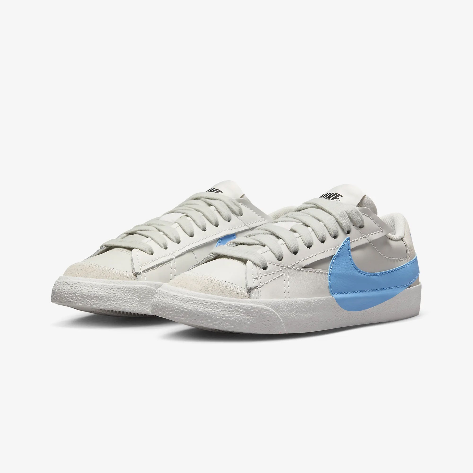 WMN'S BLAZER LOW '77 JUMBO 'LIGHT BONE/UNIVERSITY BLUE-PHANTOM'